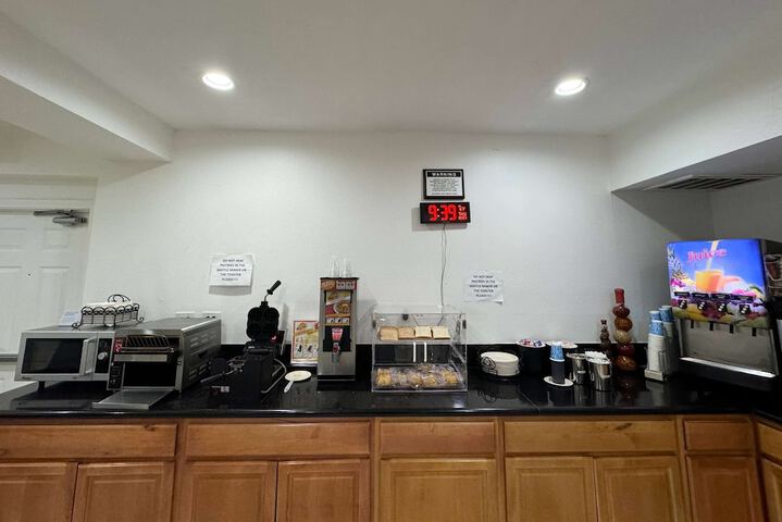 Breakfast/Coffee Service 82 of 92