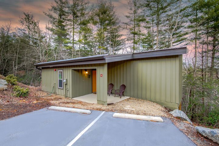Pilot Cove Forest Lodging