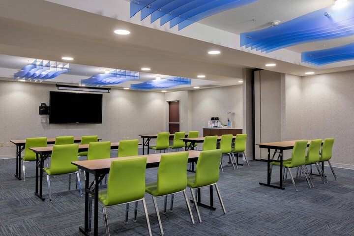 Holiday Inn Express & Suites Ontario by IHG