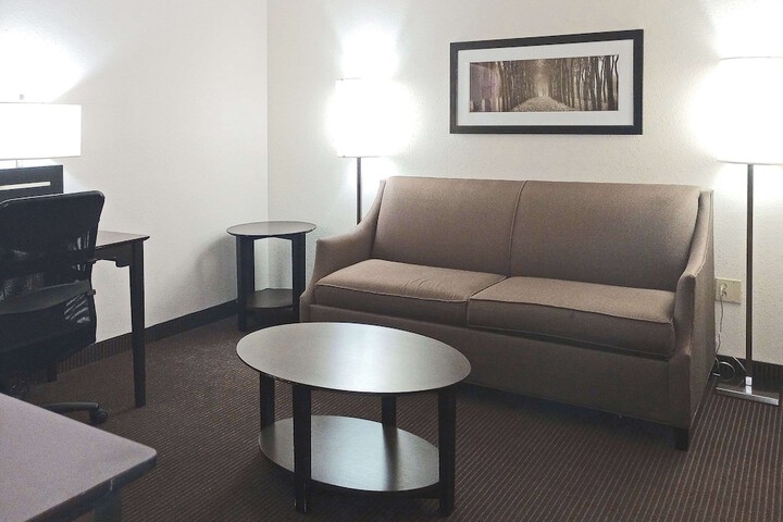 Room 13 of 33