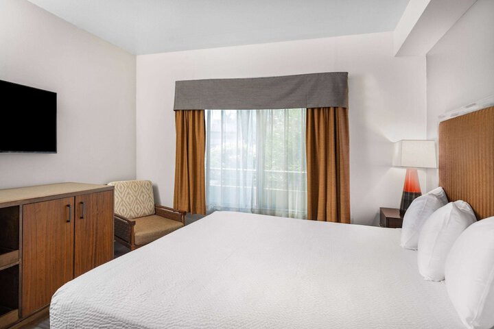 Room 14 of 28