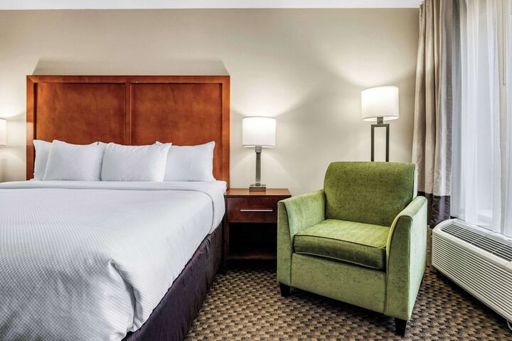 Comfort Inn & Suites Logan Near University