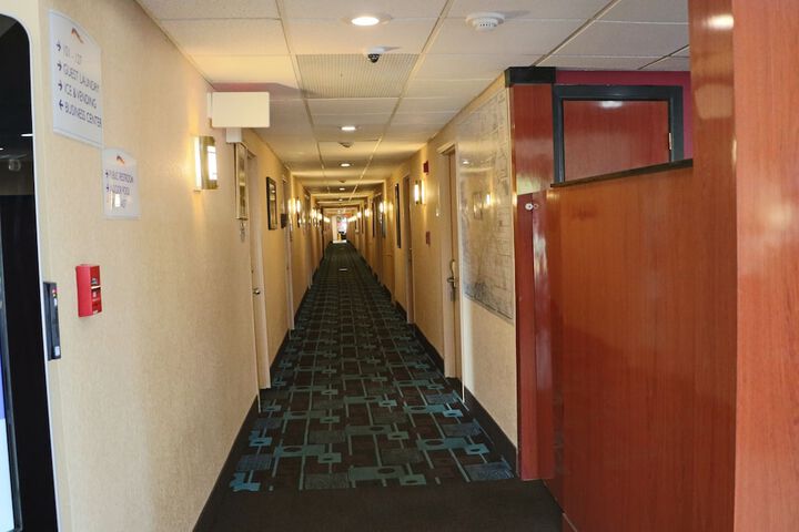 Ballroom/Hall 39 of 44