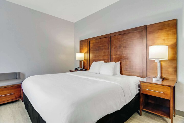 Comfort Suites near I-80 and I-94