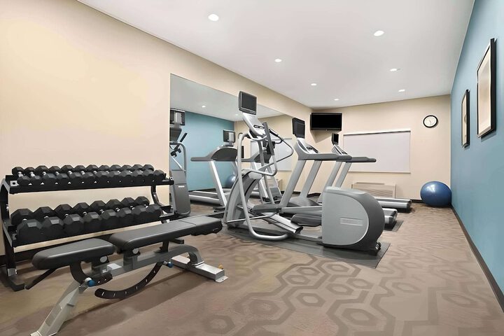 Dubuque Inn & Suites