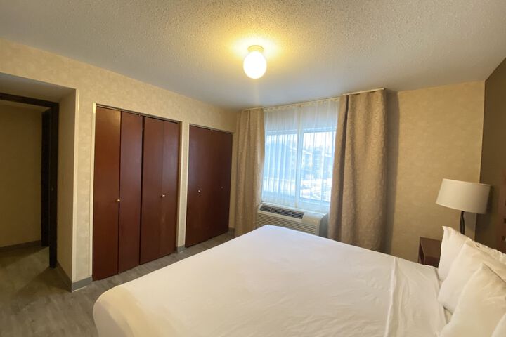 Room 33 of 82