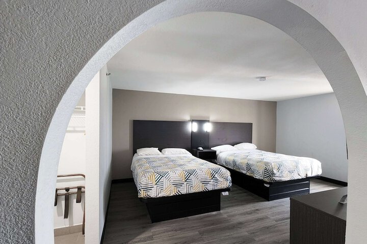 Room 8 of 32