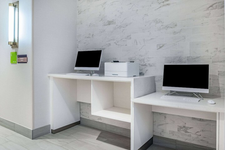 Business Center 50 of 50