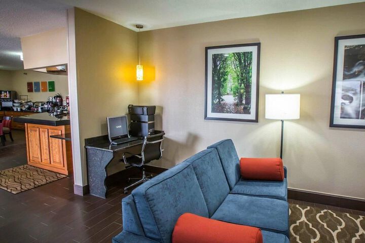 Comfort Inn Morris I-80