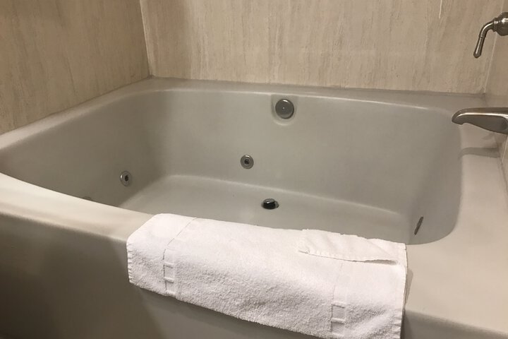 Hot Tub 25 of 27