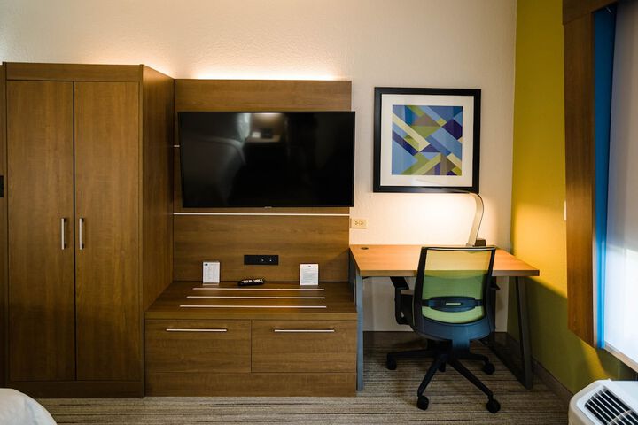 Room 38 of 76