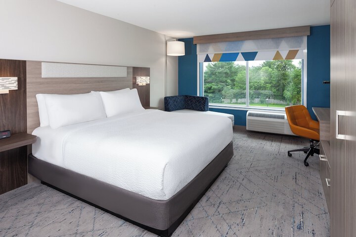 Holiday Inn Express & Suites Reedsburg - Dells Area by IHG