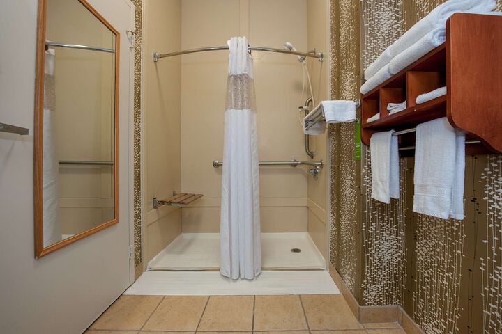 Room 15 of 32