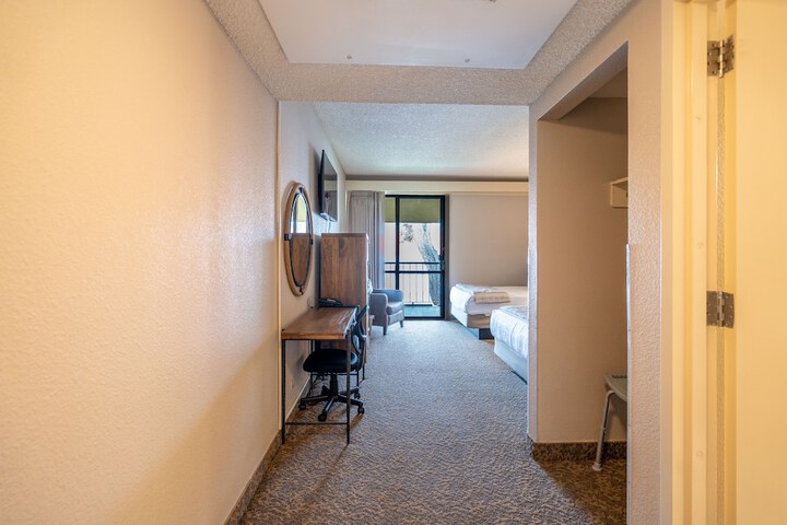 Room 11 of 27