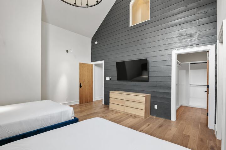 Room 128 of 250