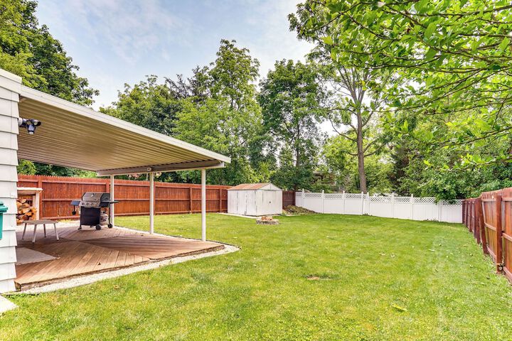 Fenced Backyard Grill & Deck: Bernville Home!