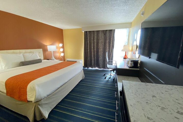 Room 8 of 28