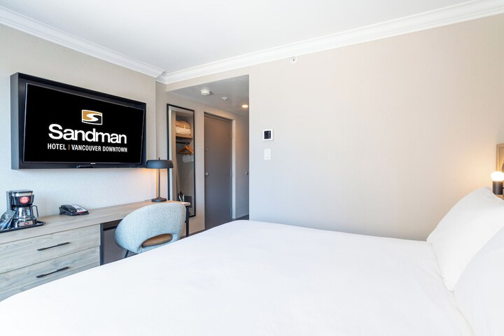 Room 13 of 33