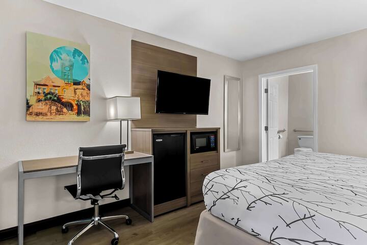 Room 19 of 25