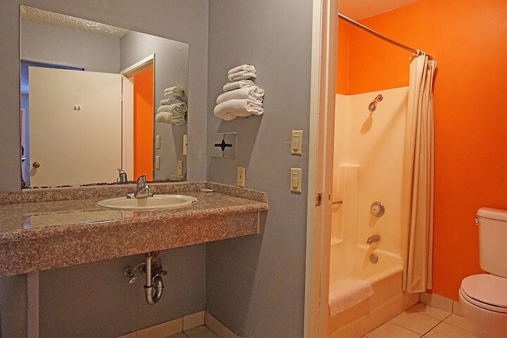 Room 33 of 47