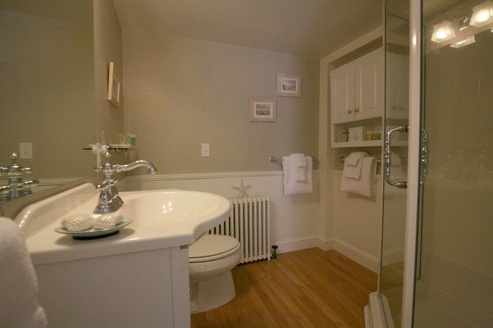 Room 9 of 32