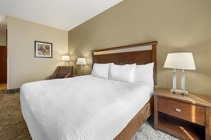 Best Western Plus Prairie Inn