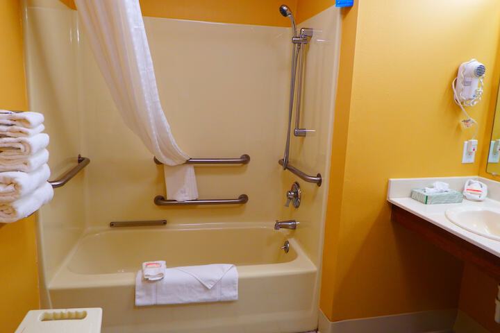 Room 13 of 33