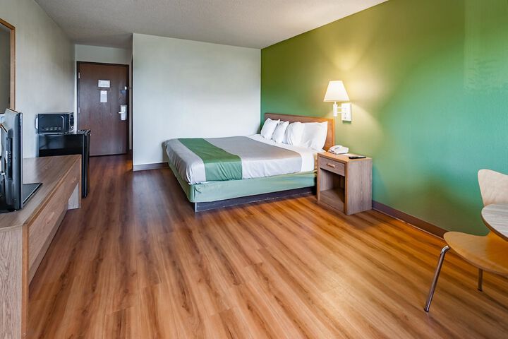 Room 25 of 38
