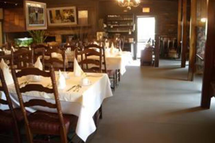Dining 16 of 23