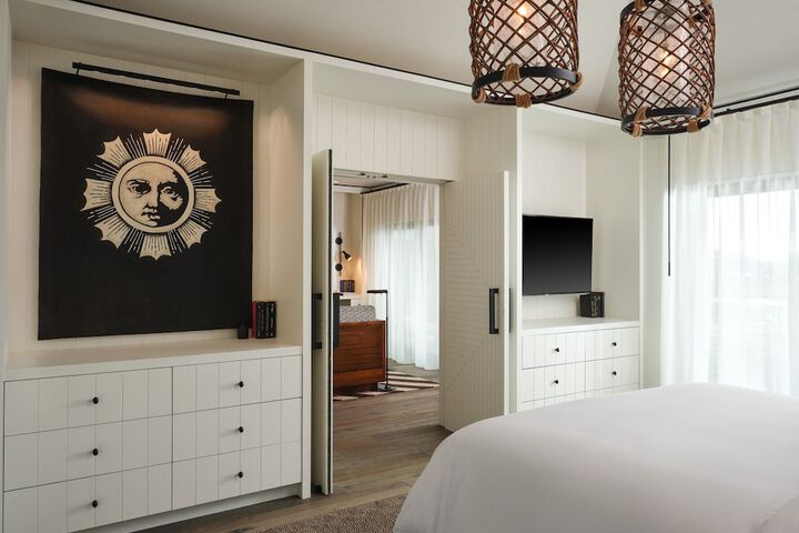 Room 72 of 142
