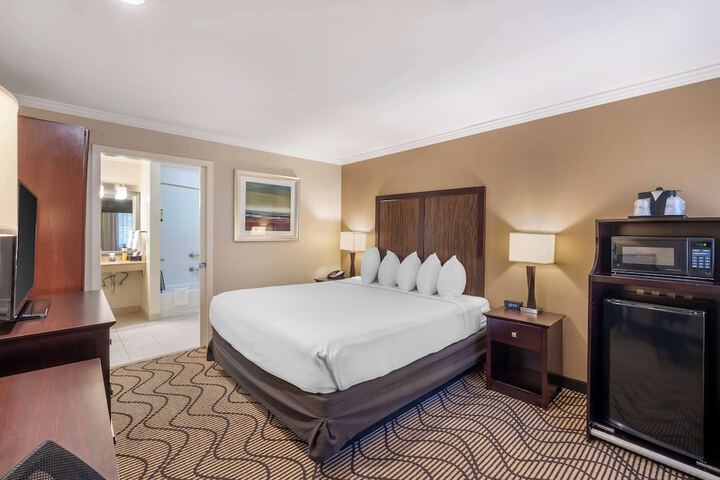 Room 34 of 79