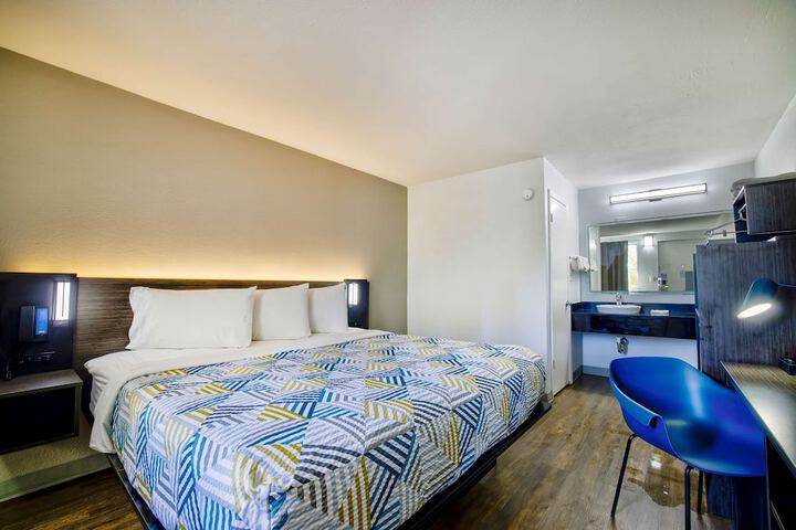 Room 15 of 26