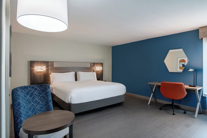 Room 13 of 48