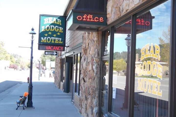 Bear Lodge Motel