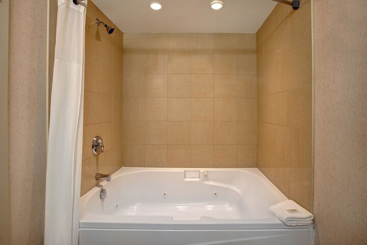 Room 6 of 34