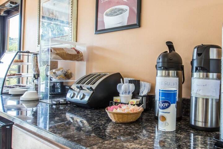 Breakfast/Coffee Service 21 of 24