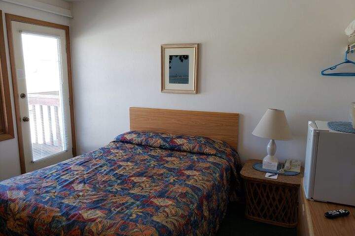 Algoma Beach Motel