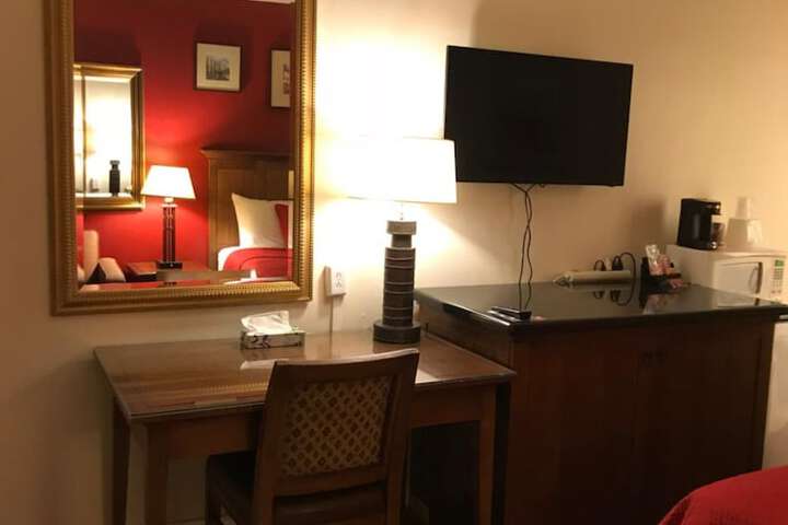 Room 30 of 39
