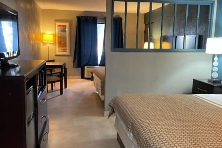 Room 13 of 19