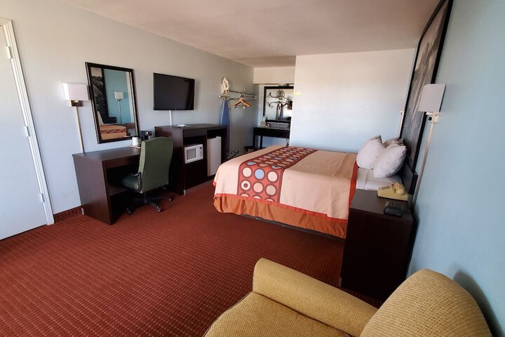 Room 32 of 40