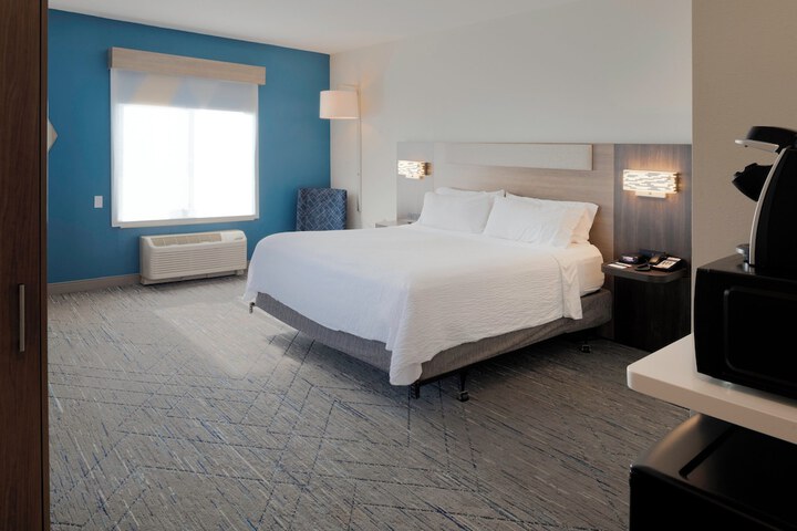 Holiday Inn Express Hotel & Suites Fort Atkinson by IHG