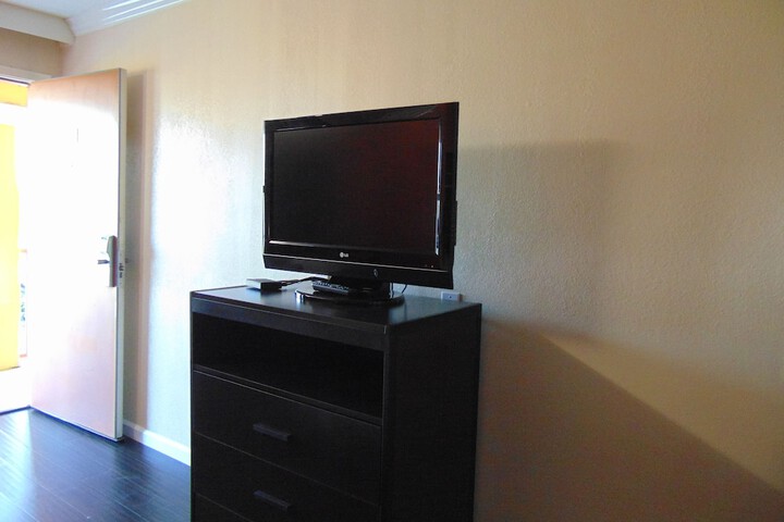 Room 10 of 33