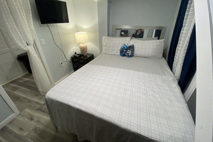 Nice 2 bedroom Apt With Patio