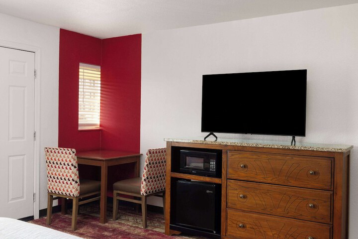 Ramada by Wyndham Elko Hotel at Stockmens Casino