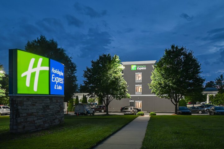 Holiday Inn Express & Suites Charlotte Southeast - Matthews by IHG