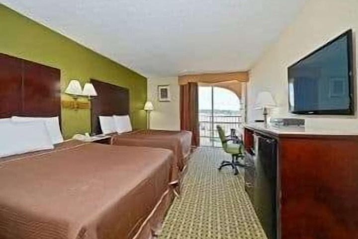 Room 11 of 28