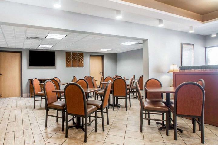 Quality Inn US65 & E. Battlefield Rd. Springfield