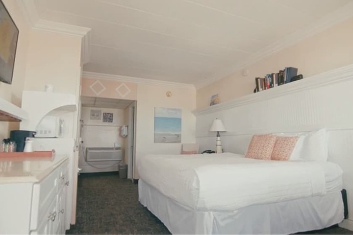 Gaidos Seaside Inn
