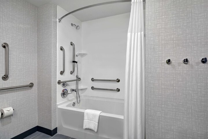 Room 32 of 46