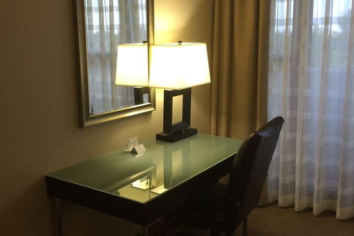 SAWGRASS GRAND HOTEL AND SUITES SPORTS C